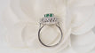 Bague 51 Bague marguerite en or blanc, émeraude et diamants 58 Facettes F4947