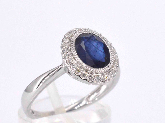 Bague 54 Bague entourage en or blanc avec diamants et saphir 58 Facettes 2044