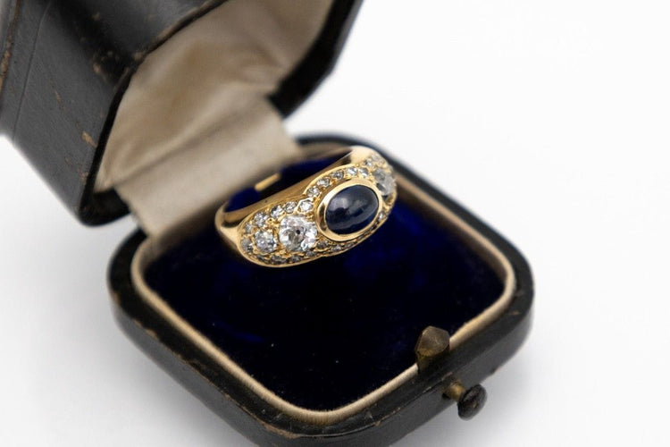 Bague ancienne en or jaune avec saphir et diamants, Pays-Bas.