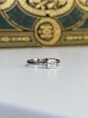 Bague 54.5 Bague solitaire en or blanc et diamant 58 Facettes