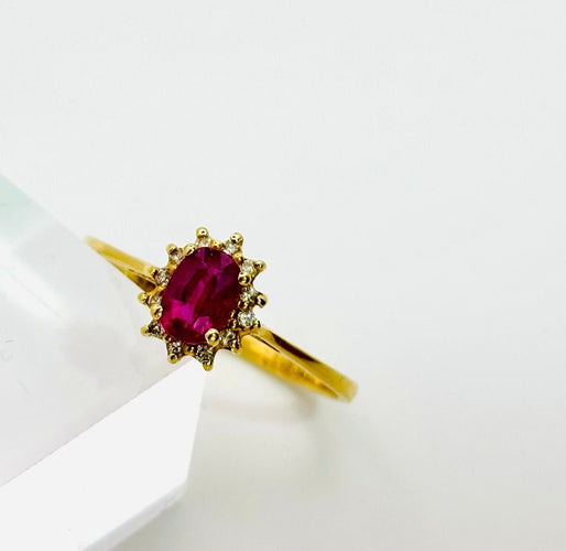 Bague Bague en or jaune avec un saphir rose ovale et des diamants 58 Facettes 50291