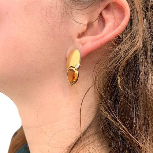 Boucles d'oreilles Boucles d'oreilles modernistes, or jaune, diamants, citrines. 58 Facettes 33616