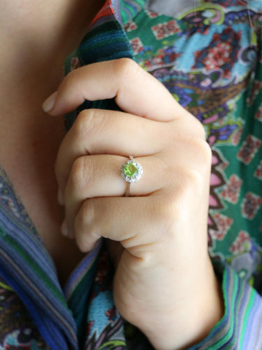 Bague 53 Bague péridot entourage diamants 58 Facettes 1174.6