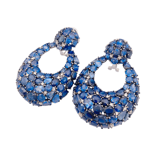 Boucles d'oreilles or blanc noirci, pavage saphirs et diamants. 58 Facettes 34167