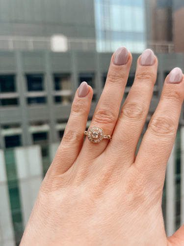 Antique cushion diamond ring 58 Facettes