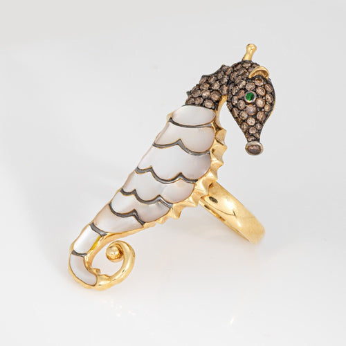 Pendentif 54 Bague hippocampe transformable en pendentif en or jaune et diamants. 58 Facettes G14201