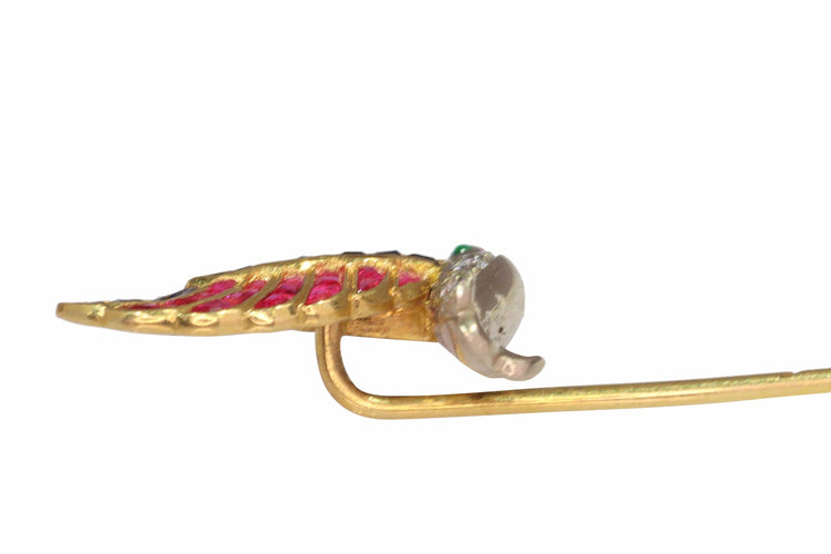 Broche Pince à cravate vintage d'inspiration Art déco représentant un oiseau volant avec des pierres précieuses multicolores 58 Facettes 24204-0272
