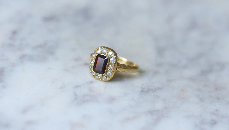 Bague 59 Bague ancienne grenat et diamants 58 Facettes