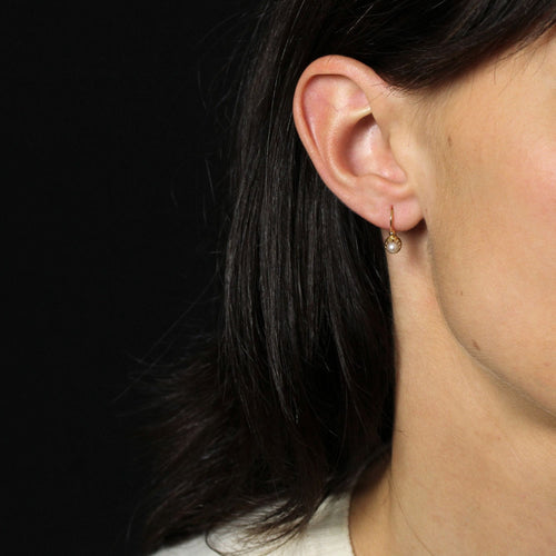 Boucles d'oreilles Fines dormeuses anciennes or jaune perle 58 Facettes 19-022A