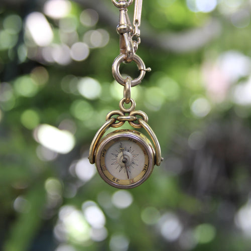 Montre Porte-clés pivotant en or victorien avec boussole et gravure en pierre dure 58 Facettes A20021