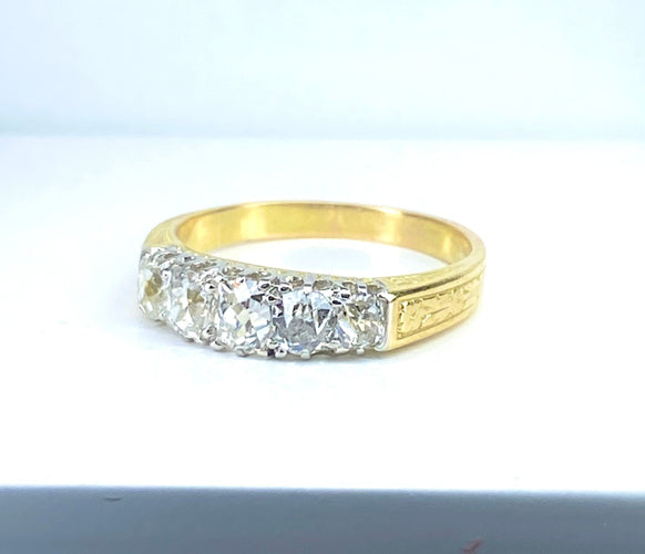 Bague 55 Bague jonc en or jaune 18 carats sertie de 5 diamants, vers 1900 58 Facettes AB512