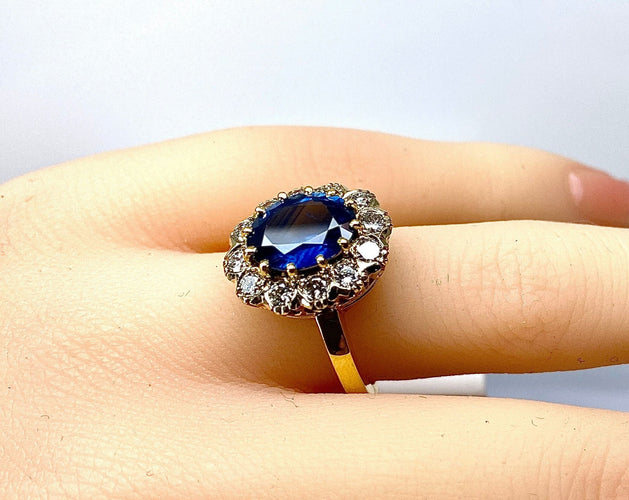 Bague 50 Bague marguerite en or jaune 18 carats, saphir 3,50 carats et diamants 58 Facettes AB548