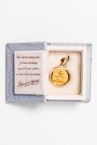 Pendentif Médaille AUGIS en or jaune 58 Facettes