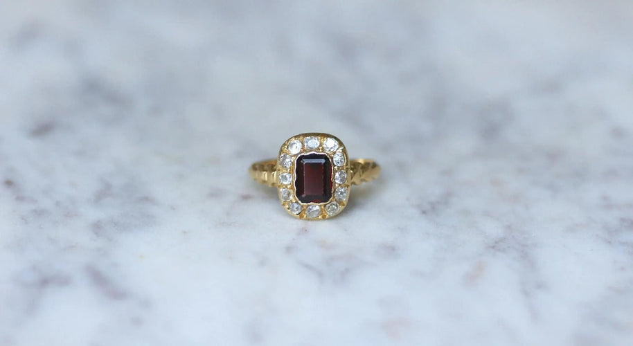Bague 59 Bague ancienne grenat et diamants 58 Facettes
