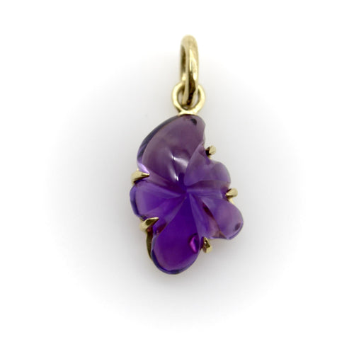 Pendentif Breloque fleur en améthyste sculptée à la main, signature en or jaune 58 Facettes A2006V