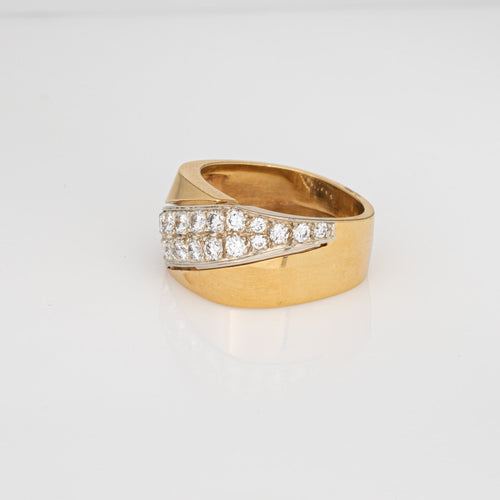 Bague Bague vintage des années 80 en or jaune 18 carats, sertie d'un diamant de 1 carat. Anneau large carré, taille 6,5. 58 Facettes G14022