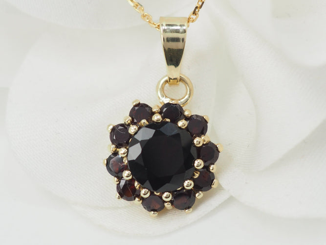 Collier Collier pendentif marguerite en or jaune et grenats 58 Facettes 33127