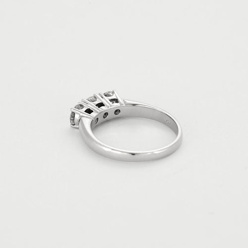 Bague 55 Bague trilogie en or blanc et diamants 58 Facettes LOR34872