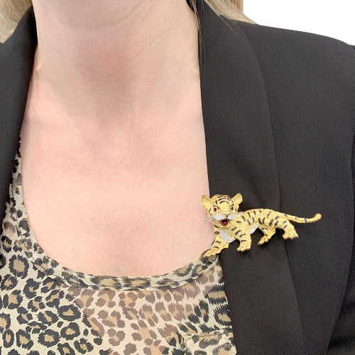Broche Broche Sanz, "Tigre", or jaune, diamants, rubis, émail. 58 Facettes 33828