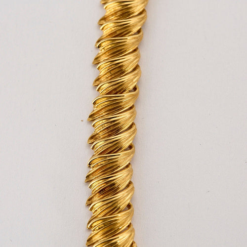 Collier Collier rigide à décor de feuillage en or jaune 58 Facettes CHA0615
