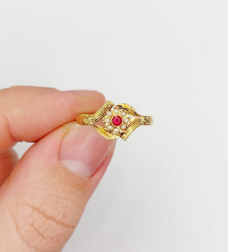 Bague 60 Bague fleur Art nouveau en or 18k, pierre rouge et perles (circa 1900) 58 Facettes A06426