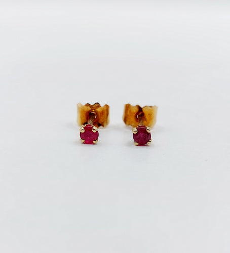 Boucles d'oreilles Puces d'oreilles vintage or jaune et rubis 58 Facettes B01014
