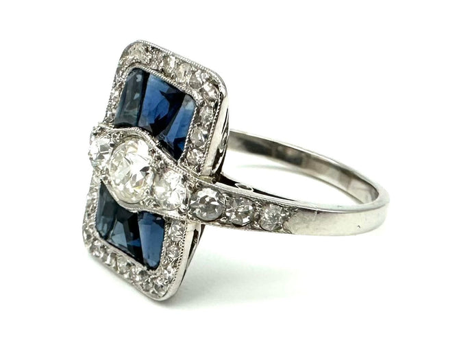 Bague 54 Bague Art-Déco en platine, saphirs calibrés et diamants 58 Facettes