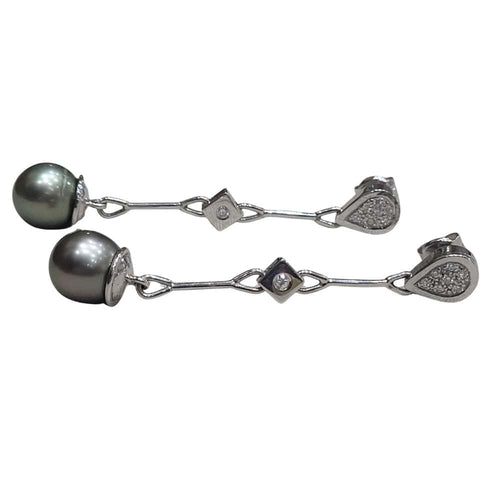 Boucles d'oreilles Boucles d'oreilles en or blanc 18 carats, perles et diamants taille brillant 58 Facettes T158