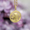 Pendentif Médaille ancienne or jaune ajouré signée Sellier 58 Facettes CVP200