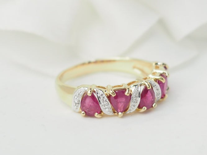 Bague 57 Bague en or jaune, rubis et diamants 58 Facettes 33537