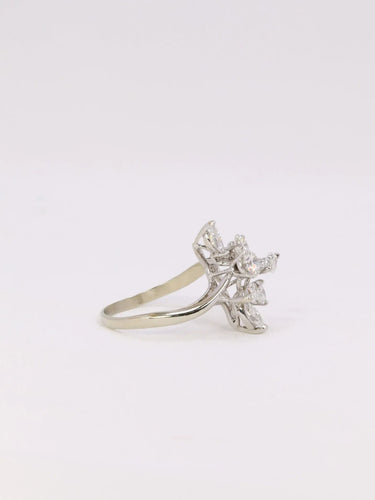 Bague Bague vintage fleur diamants 58 Facettes J359