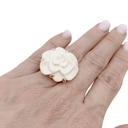 Bague 49 Bague Chanel, "Camélia", or jaune, agate. 58 Facettes 34548