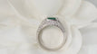 Bague 55.5 Bague jonc en or blanc émeraude et diamants 58 Facettes 31937