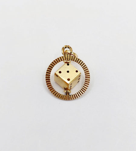 Pendentif Pendentif vintage or jaune 18k formant un dés monté sur un axe, jeu, chance 58 Facettes A05003