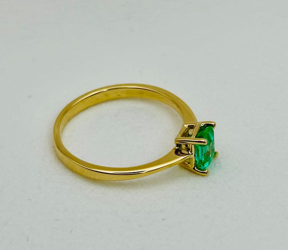 Bague 54 Bague solitaire en or jaune avec émeraude taille émeraude 58 Facettes 50304
