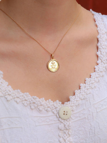 Pendentif Médaille Amour Augis "L'originale" or jaune Plus qu’hier moins que demain 58 Facettes J463