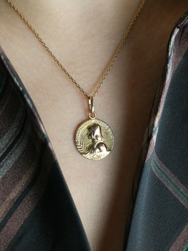Pendentif Médaille bienheureuse Jeanne d'Arc or jaune 58 Facettes 1102.8