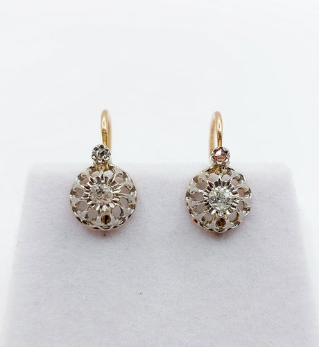 Boucles d'oreilles Dormeuses victorienne or jaune ornée de diamants tailles anciennes en sertis fleur de lys 58 Facettes A04887