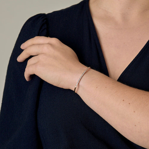 Bracelet Bracelet jonc ouvert en or jaune et diamants 58 Facettes CAN1352X4