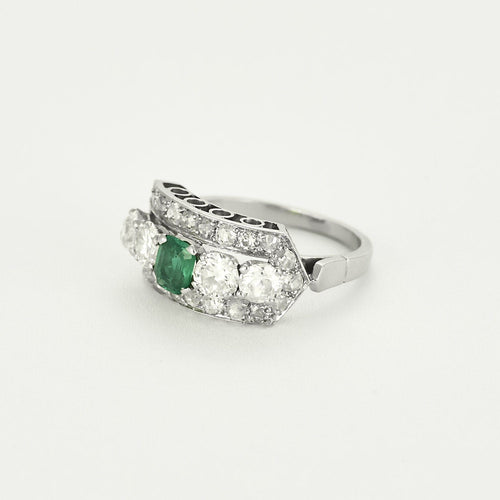 Bague 53 Bague en or blanc, diamants et émeraude 58 Facettes B240734