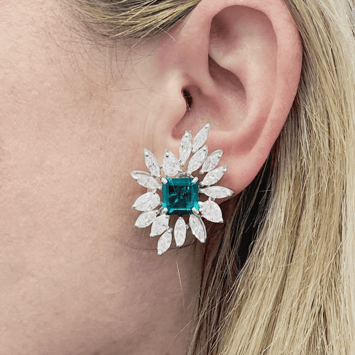 Boucles d'oreilles Paire de clips d'oreilles en or blanc, émeraudes et diamants 58 Facettes 34497
