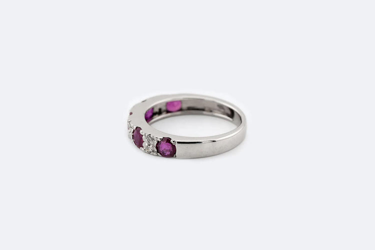 Bague 15 / Oro Bianco Anello in oro bianco con rubini e diamanti 58 Facettes ANL628