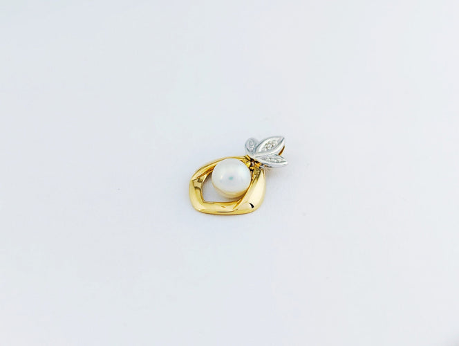 Pendentif Pendentif en or jaune, diamant et perle 58 Facettes 32247