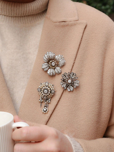 Broche Broche ancienne fleur or argent diamants taille ancienne 58 Facettes 341