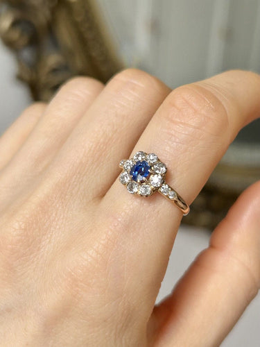 Bague 54 Bague ancienne en or 18K sertie d’un saphir et diamants 58 Facettes
