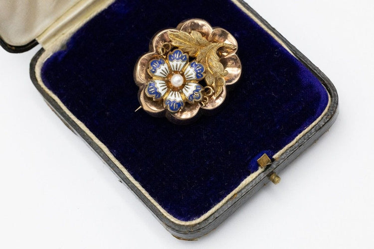 Broche Broche de style Biedermeier en émail et perle, Allemagne, première moitié du XIXe siècle 58 Facettes 9526A