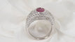 Bague 57 Bague Jonc en or blanc, rubis ovale et diamants 58 Facettes F4832