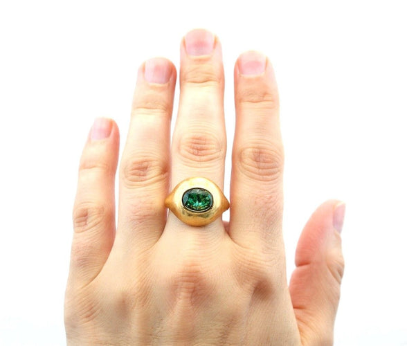 Bague 53 Bague en or jaune 18 carats sertie d'une émeraude ovale de 1,50 carat 58 Facettes