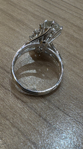 Bague ancienne en platine et diamants