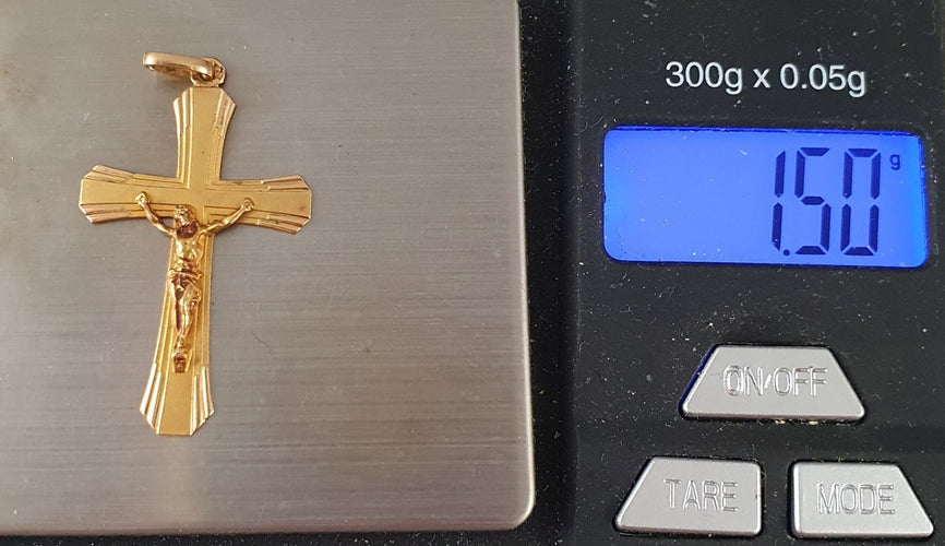 Pendentif PETITE CROIX OR JAUNE AVEC CHRIST 58 Facettes